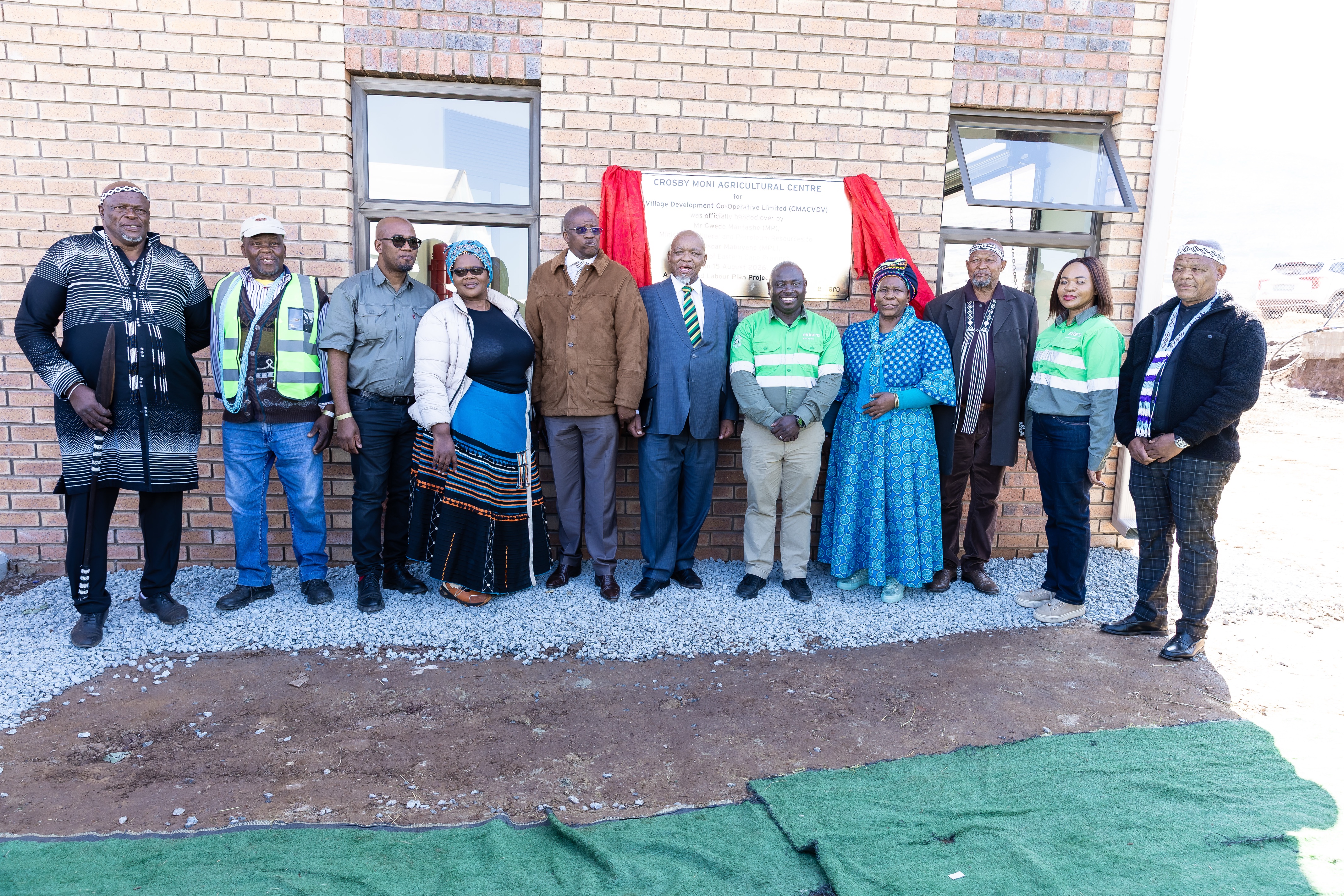 Exxaro opens new sheep shearing and hydroponics facility, bringing together traditional farming and modern agricultural technology to drive sustainable livelihoods in three Eastern Cape villages.